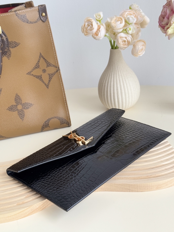 イヴサンローラン財布側面デザイン